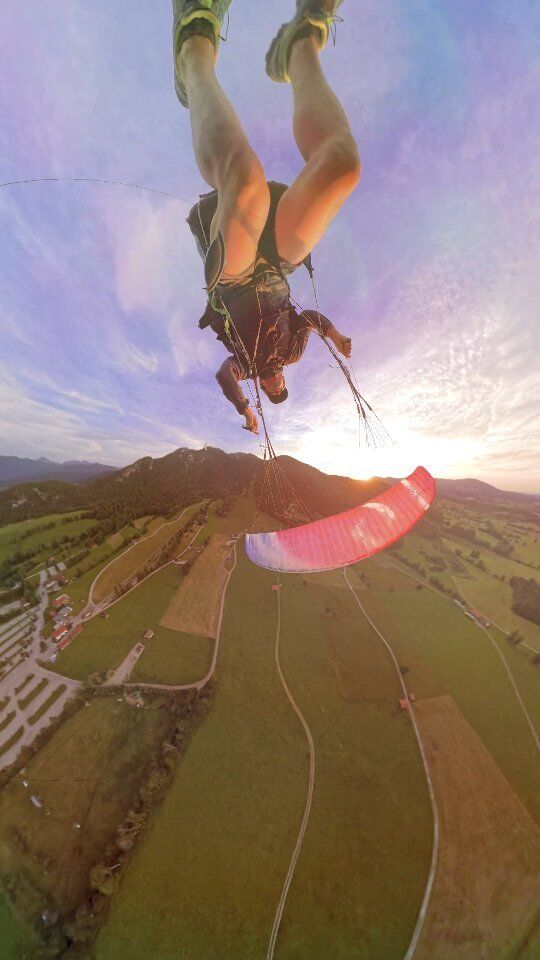 Follow me for more life pro tips 😅
.
.
.
.
.
@supair_paragliding @sportraumtrailteam @schlossbrauerei.maxlrain #lifeisintheair #parapente #paraglidinglove #parapendio #paragliding #paraglidingworld  #paraglider #gleitschirmfliegen #lenggries #brauneck #bayernliebe #bayernfokus #bavarianalps #alpenblick #sunsetlovers #badtoelz #gleitschirm @lenggries_de @brauneck_bergbahn