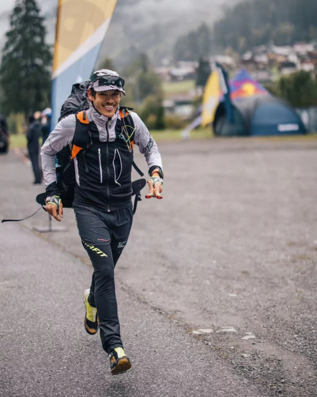 Off into the new week like 🤪
📸 @maximiliangierl
.
.
.
.
@wanderbird.hikeandfly @supair_paragliding @no0ffseason @sportraumtrailteam #parapendio #gleitschirm #hikemore #hikeandfly #wanderbirdhikeandfly #berglauf #trailrun #timetofly #parapente #paragliding